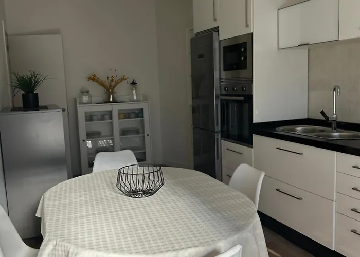 別荘 Acogedor Bajo En Meira